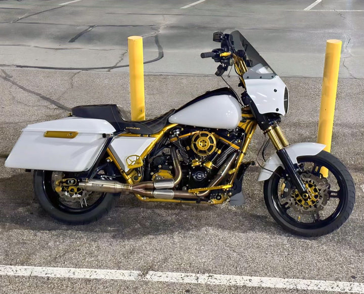 Stealth Pipes exhaust system fitted to Harley Dyna – 1996–2005 stainless headers and muffler, side view