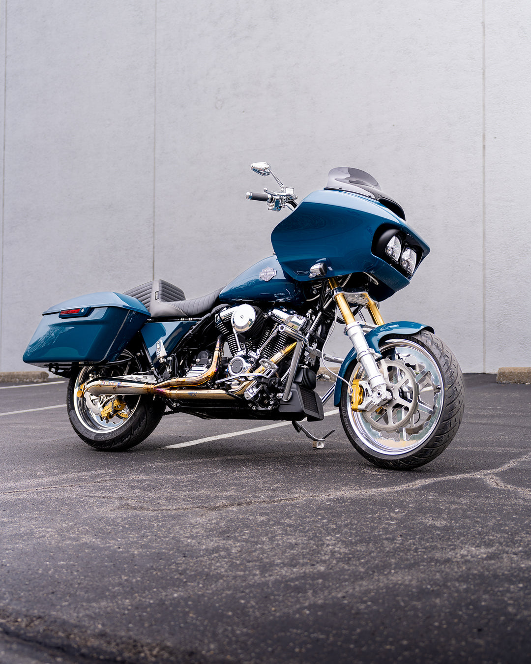 Harley M8 Bagger motorcycle with Stealth Pipes exhaust system – 2017–2025 touring model upgrade