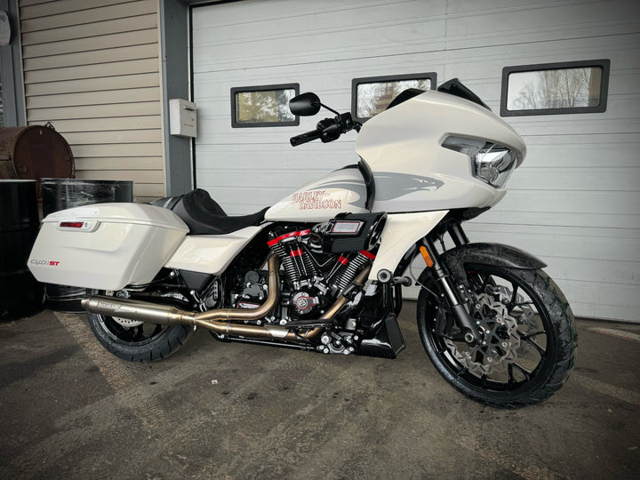 Stealth Pipes M8 Bagger exhausts installed on Harley touring motorcycles – Street Glide and Road Glide fitment