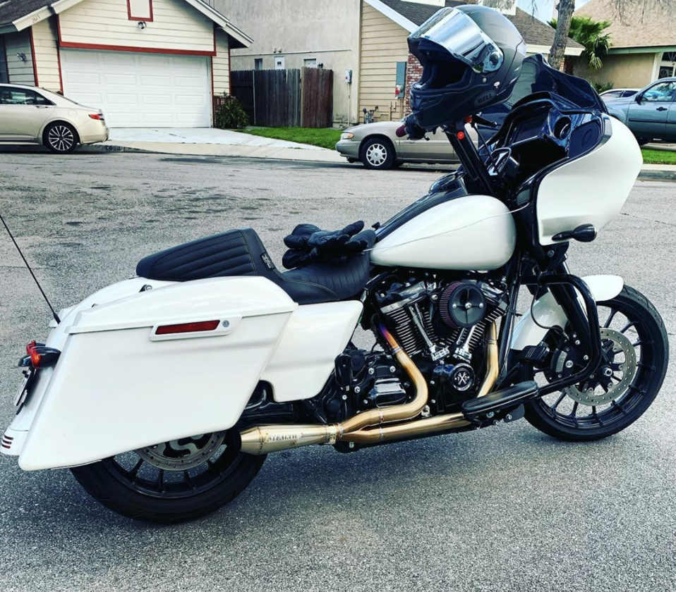 2017–2025 Harley M8 Bagger with Stealth Pipes stainless exhaust system – American-made performance upgrade