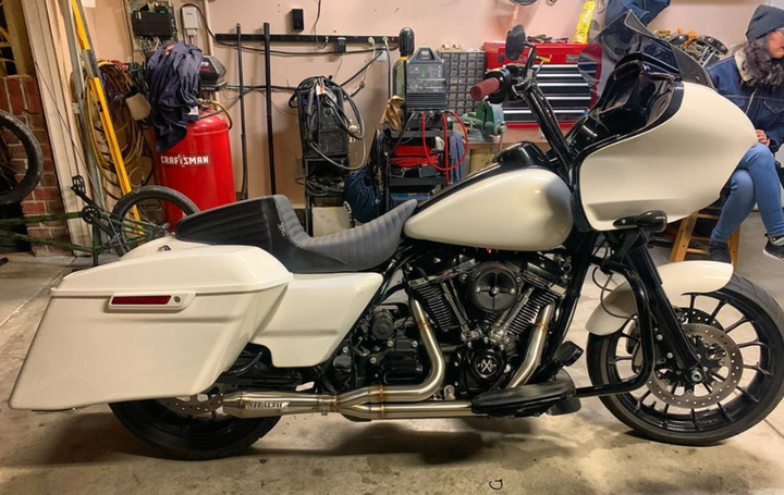 2017–2025 Harley M8 Bagger with Stealth Pipes stainless exhaust system – American-made performance upgrade