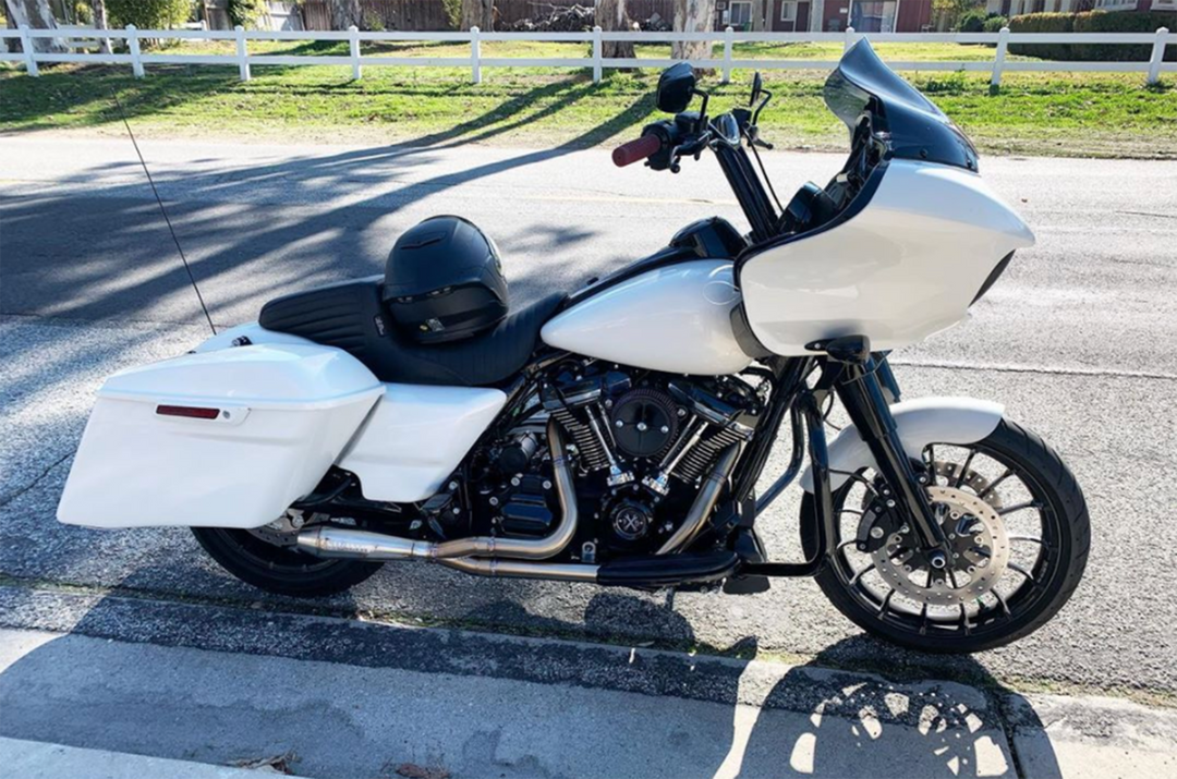 2017–2025 Harley M8 Bagger with Stealth Pipes stainless exhaust system – American-made performance upgrade
