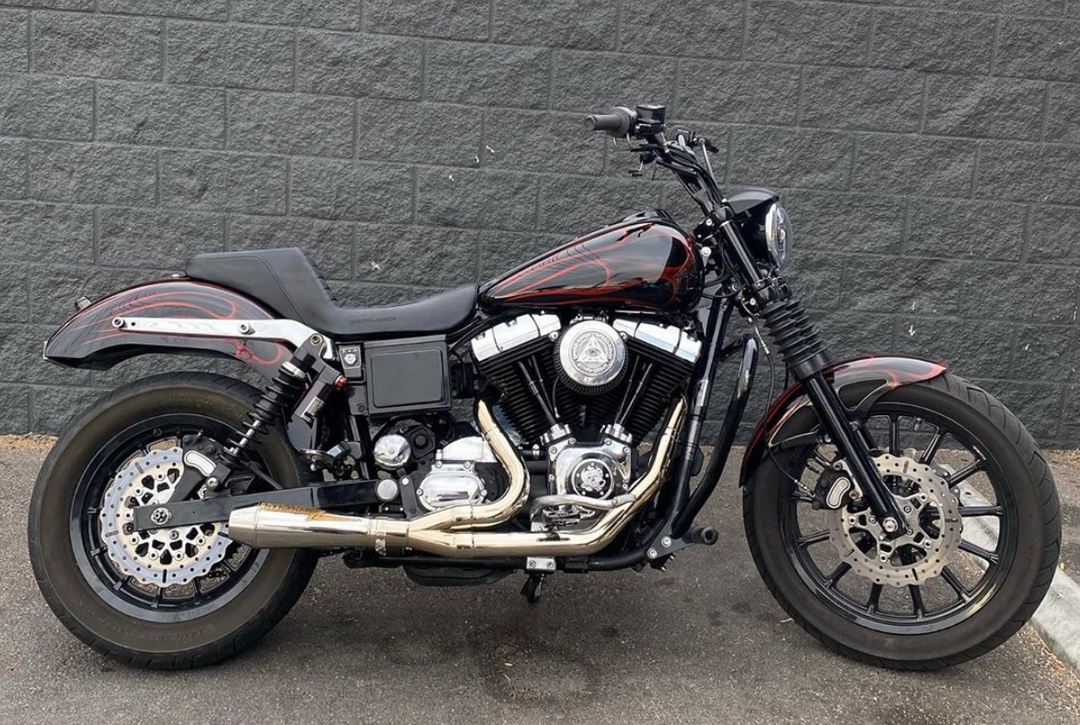 1996–2005 Harley Dyna with Stealth Pipes exhaust system installed – stainless muffler upgrade
