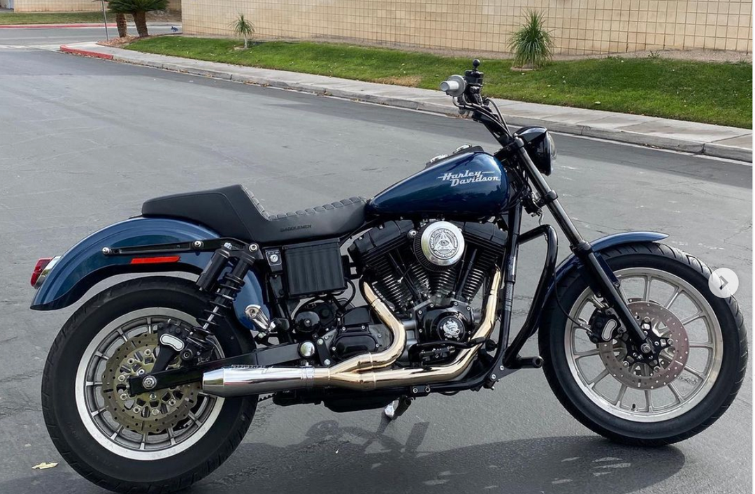 Stealth Pipes exhaust system fitted to Harley Dyna – 1996–2005 stainless headers and muffler, side view
