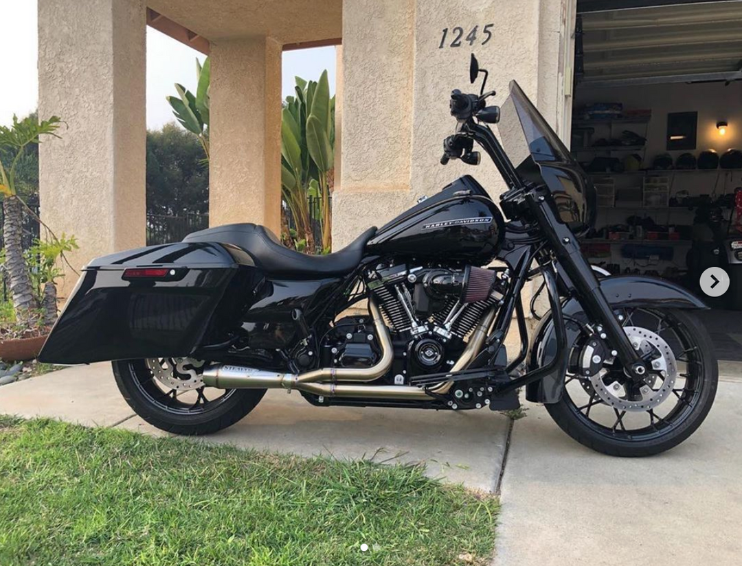 2017–2025 Harley M8 Bagger with Stealth Pipes stainless exhaust system – American-made performance upgrade